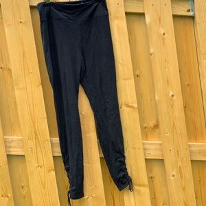 Mossimo black leggings with ribbon at the end